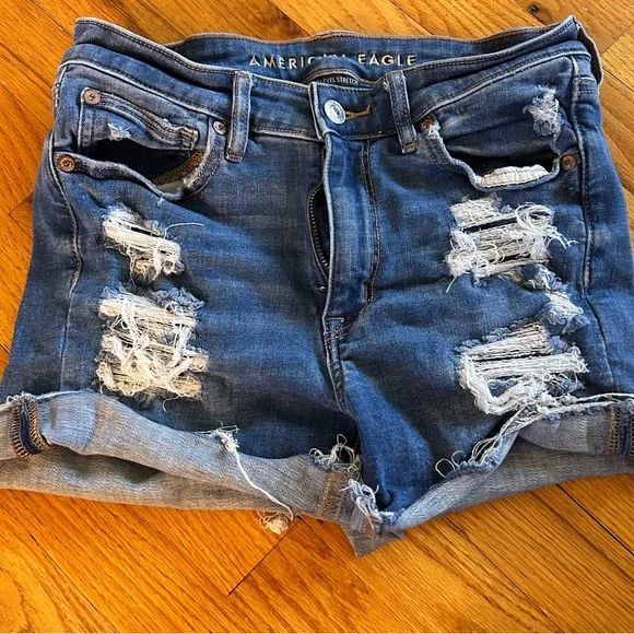 American Eagle Outfitters Blue Distressed Denim Shorts Size 6 - Picture 1 of 4